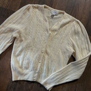 VTG casual corner lamabwool angora pearl button cable knit cardigan
